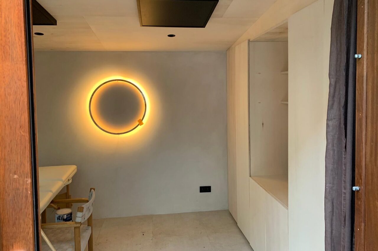Volledig ingerichte salon aan huis